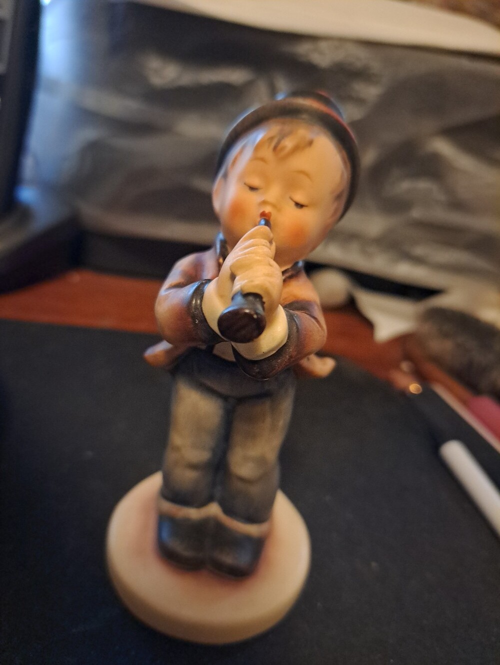 RARE Goebel Hummel Incised  Full Bee TMK 2 Serenade Figurine Very Early